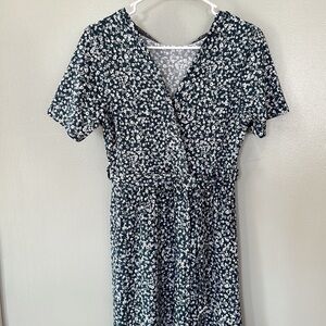 Women’s handmade Mennonite dress

Blue floral, nursing friendly